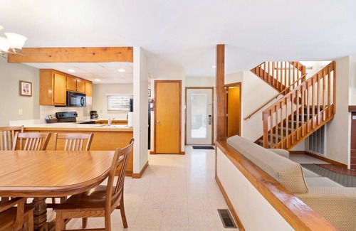 Shawnee On Delaware Hotel | Relax at Shawnee Village Resort with Pool and Spa Amenities
