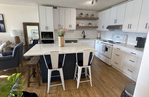 Shawnigan Lake Condo | Idyllic Shawnigan Lake Beachfront Condo with Ocean Views