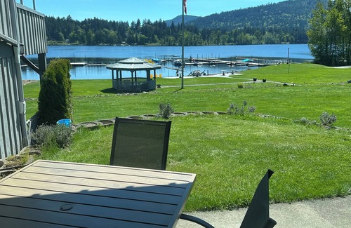 Shawnigan Lake Condo | Idyllic Shawnigan Lake Beachfront Condo with Ocean Views