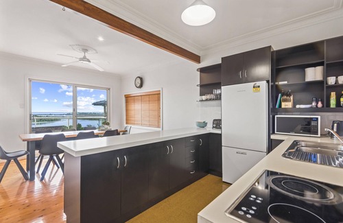 East Ballina House | Unforgettable Shaws View with Breathtaking Bay Scenery