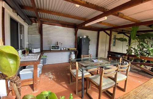 Wilga Apartment | Shearer's Shacks with shared bathroom, free wifi