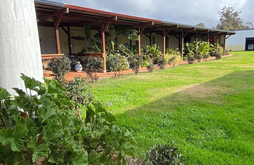 Wilga Apartment | Shearer's Shacks with shared bathroom, free wifi