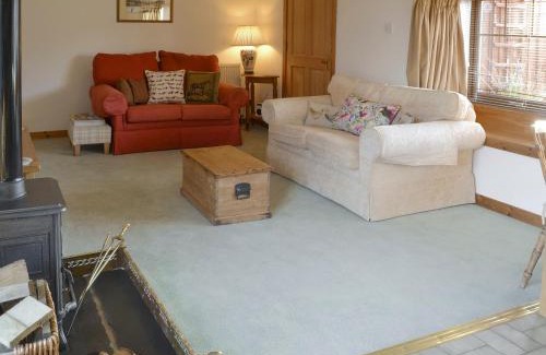 Fochabers House | Welcoming Shedend: A Pet-Friendly 4-Star Retreat