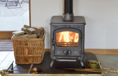 Fochabers House | Welcoming Shedend: A Pet-Friendly 4-Star Retreat