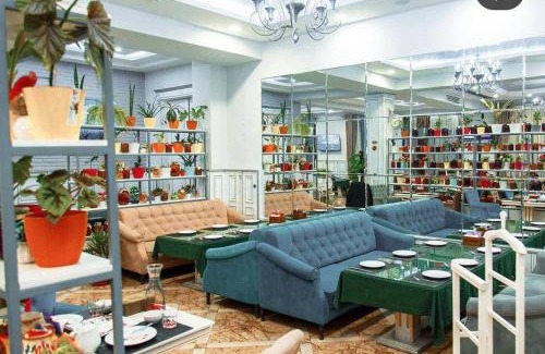 Namangan Hotel | Discover Shedevr Plaza: Poolside Retreat for Families