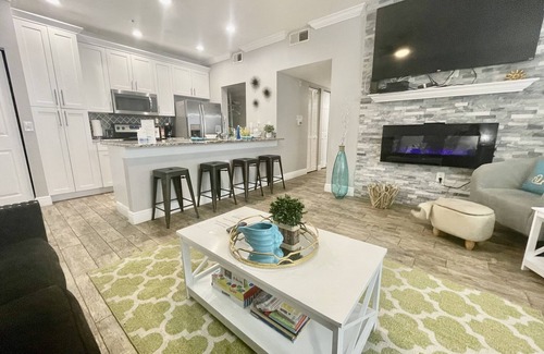 Seminole Condo | Glam Beach Condo with Pool, Gym & Ocean Views - 10/10 Rated!