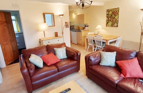 Dartmouth Ski Chalet | Discover Sheena's Dartmouth Chalets: Family-Friendly Retreat