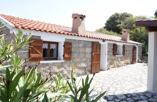 Sartene Cottage | Family-Friendly Retreat at Sheepfold on 200 Hectares