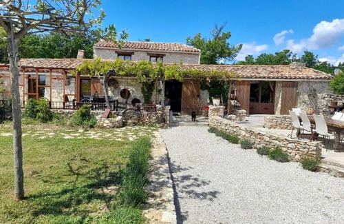 Gignac House | Sheepfold in the pine forest, luberon, swimming pool .absolute quiet, no neighbors