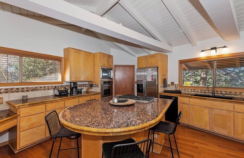 Moonridge Cabin | Sheephorn Lodge: Breathtaking Views & Relaxing Hot Tub!