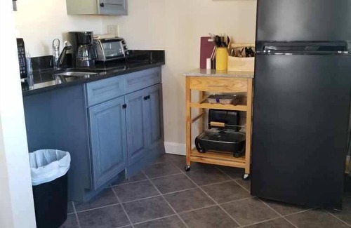 Edgecomb Apartment | Oceanfront Sheepscot Harbour Studio #215 with Breakfast