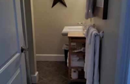 Edgecomb Apartment | Oceanfront Sheepscot Harbour Studio #215 with Breakfast