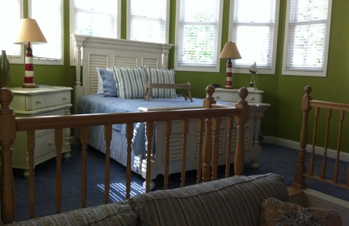 Edgecomb Apartment | Oceanfront Sheepscot Harbour Studio with Kitchen Amenities