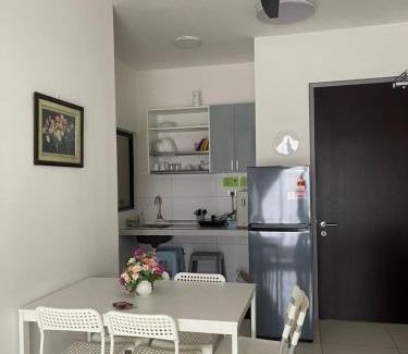 Kampung Bukit Dukong Apartment | Cozy Sheera Islamic Homestay with Pool & Ocean View