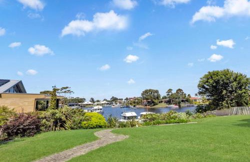 Paynesville House | Family-Friendly Retreat at Sheerwater Jetty - Rated 10/10