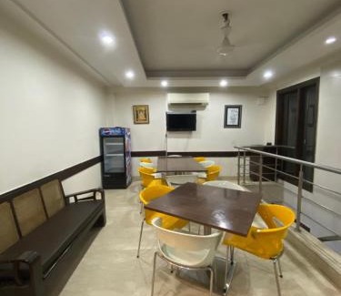 South Extension Bed & Breakfast | Cozy Sheesh Mahal Bed & Breakfast - Family Friendly Stay