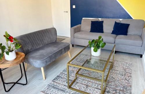 Hillsborough House | Sheffield 3-Bedroom House with Free Parking & Hot Tub