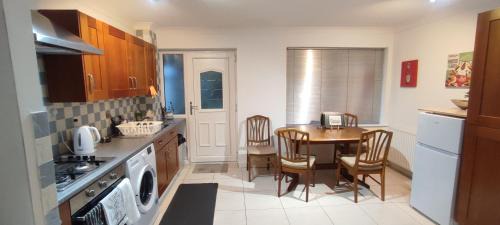 Sheffield House | Guest Rated: 9.8 at Sheffield Meadowhall with Free Parking