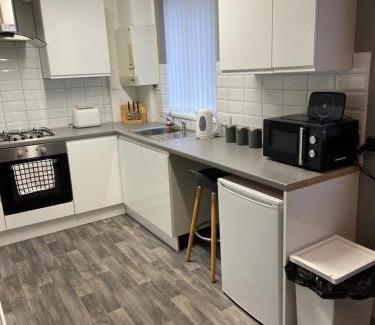 Frecheville House | Relaxing Sheffield Spa View 2-Bed House with Free Parking