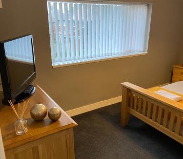 Frecheville House | Relaxing Sheffield Spa View 2-Bed House with Free Parking