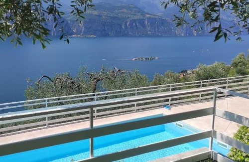 Castelletto Apartment | Sheila House: Pet-Friendly Retreat with a 9.5/10 Rating