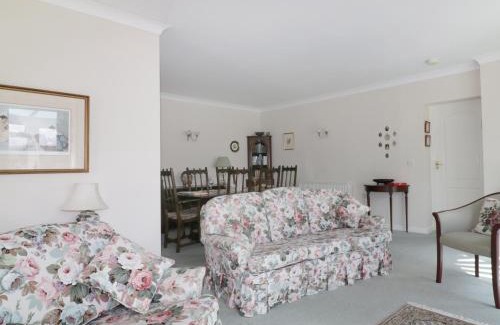 Penryn House | Pet-Friendly Sheila's Cottage - 4 Star, Rated 9.6/10