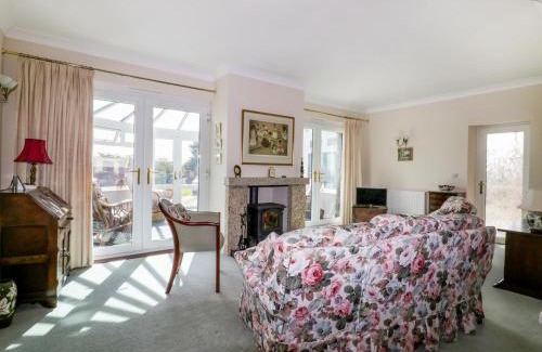 Penryn House | Pet-Friendly Sheila's Cottage - 4 Star, Rated 9.6/10