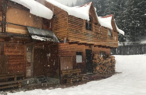 Ruska Mokra House | Unforgettable Stay at Shelest Vody: Pet Friendly & More