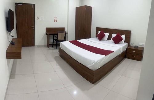 Maliwada Hotel | Comfortable Shelke Mama's Lodging with Family-Friendly Amenities