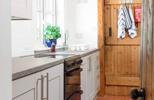 Newton Stewart Cottage | Shell Cottage - a cottage that sleeps 6 guests in 3 bedrooms