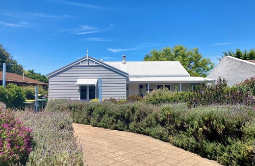 Port Willunga House | Oceanfront Shell Cottage in Port Willunga - Rated 10/10