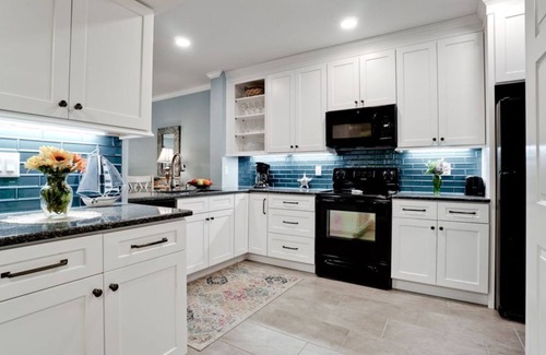 Holmes Beach Condo | Beachfront Beauty: Playa Encantada - Steps to the Ocean