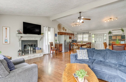 Shell Knob House | Serene Shell Knob Home with Deck & Table Rock Lake Views