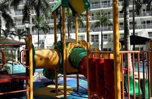 Barangay 76 Apartment | Shell Resort near MOA: 2BR, Pool & Free Parking Awaits!