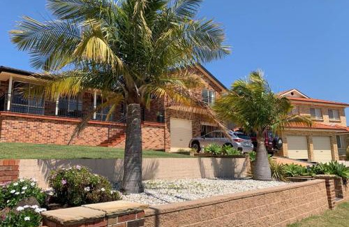 Blackbutt House | Shellharbour: Breathtaking Views of Ocean, Lake & Mountains