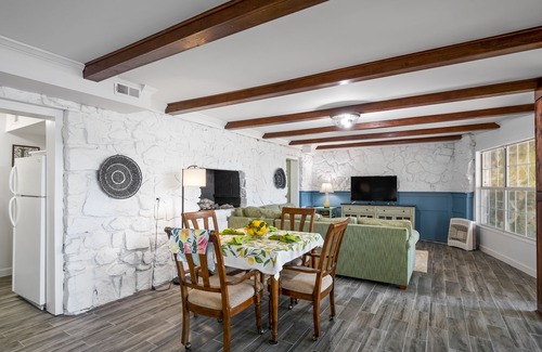 Jasper House | Discover Sheltered Cove: Family-Friendly Lake View Retreat!