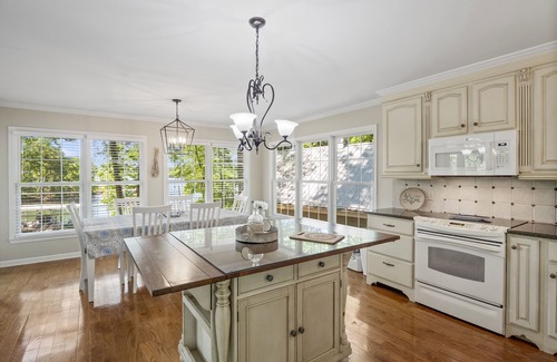 Jasper House | Discover Sheltered Cove: Family-Friendly Lake View Retreat!