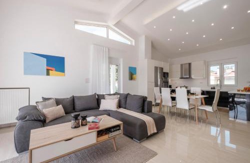 Asini Apartment | Exceptional Shemesh Residence with Oceanfront Views