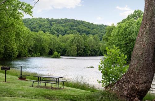 Shenandoah House | Unwind at Shenandoah Hilltop Hideaway - 4-Star Retreat