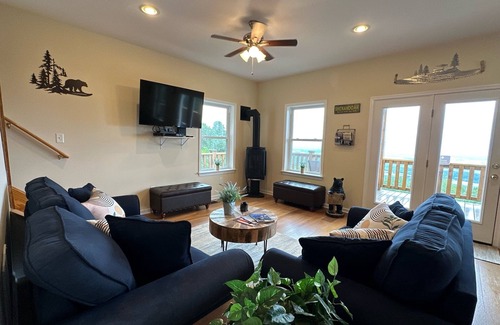 Luray Cabin | Discover Shenandoah Manor: Pet-Friendly Lodge with Hot Tub
