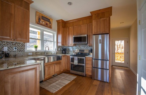 Luray Cabin | Discover Shenandoah Manor: Pet-Friendly Lodge with Hot Tub
