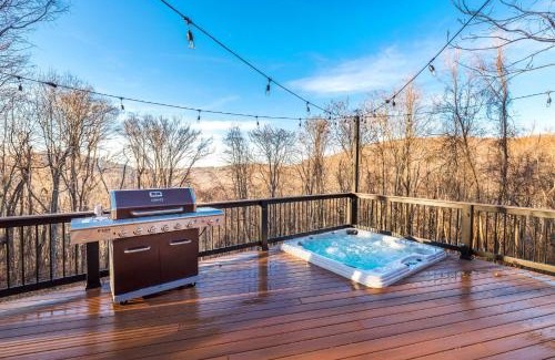 Stanley Villa | Premier Shenandoah Yurt: Hot Tub, Wood Stove & WiFi