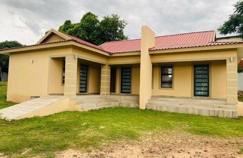 Jozini House | Shengelezi Guest House