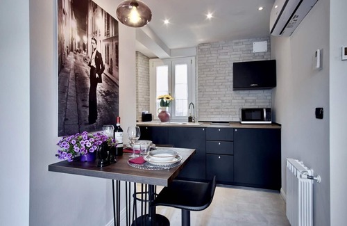 Bergamo Apartment | Discover Shenkin by the Museum: Spa & Hot Tub Retreat