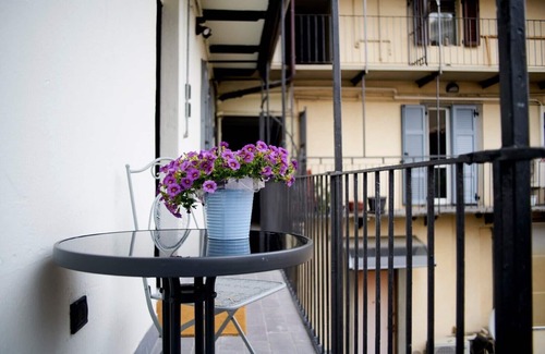 Bergamo Apartment | Discover Shenkin by the Museum: Spa & Hot Tub Retreat