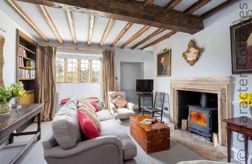 Broadwell House | Shenley: Family and Pet-Friendly Retreat with High Ratings