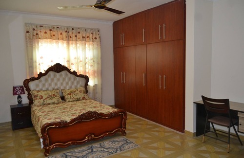 Accra House | Discover Shenocho Properties: Family-Friendly Getaway