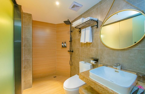 Buji Hotel | Convenient Stay at Shenzhen East Railway & Buji Subway Hotel