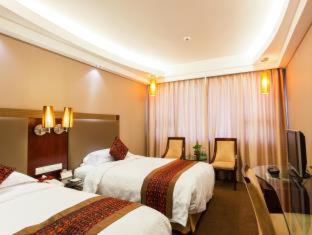Huaqiang North Hotel | Shenzhen Shanghai Hotel: Mini Bar & Late Check-Out Perks