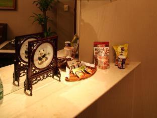 Huaqiang North Hotel | Shenzhen Shanghai Hotel: Mini Bar & Late Check-Out Perks